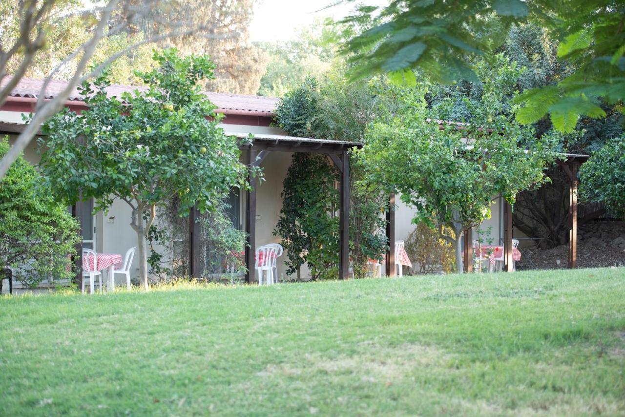 Kibbutz Tiratzvi - Country Lodging Tirat Zevi Exterior photo