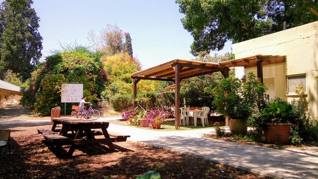 Kibbutz Tiratzvi - Country Lodging Tirat Zevi Exterior photo